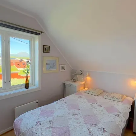 Lofoten Midnight Sun Spot House On The Eggum
