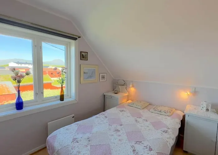Lofoten Midnight Sun Spot House On The Eggum